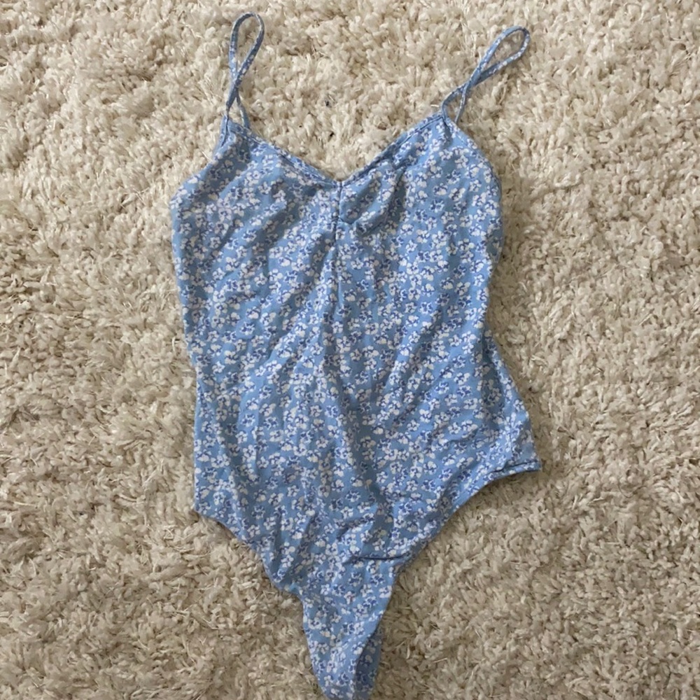 ⛄️3/$25 ⛄️ Floral bodysuit